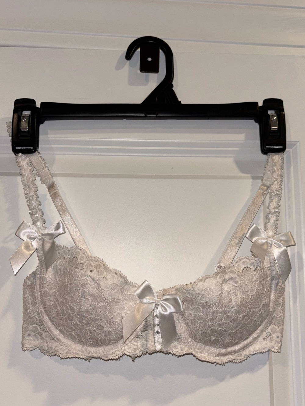 Victoria’s Secret Sexy Little Thing Lace Underwire Bra with Satin Bows - White